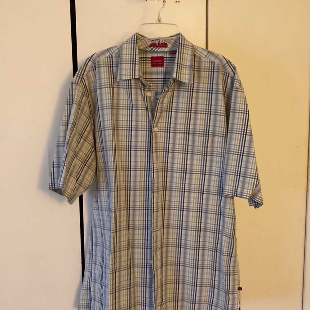 Causal men short sleeve button down shirt